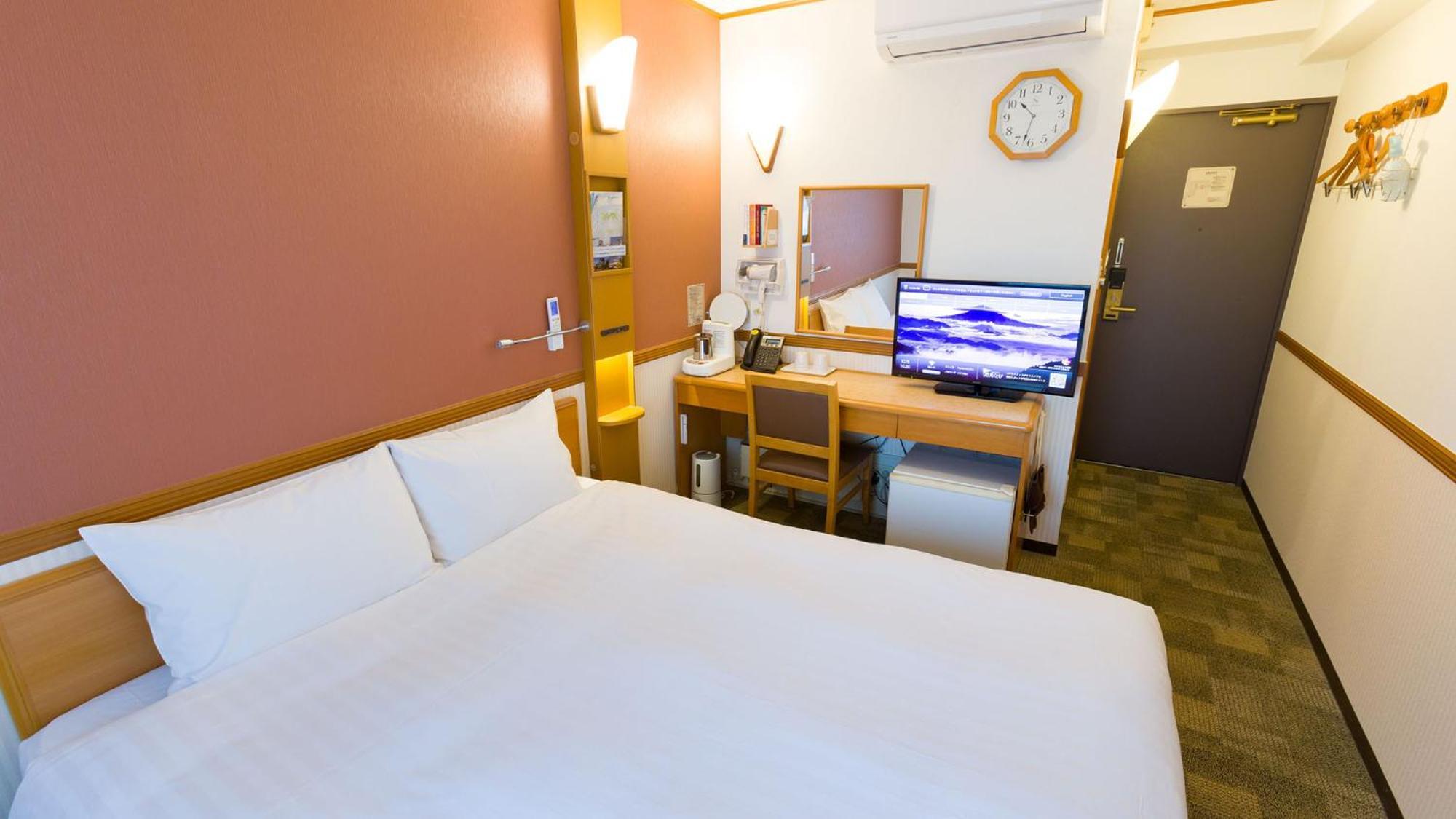 Toyoko Inn Takasaki Eki Nishi Guchi No 2 객실 사진